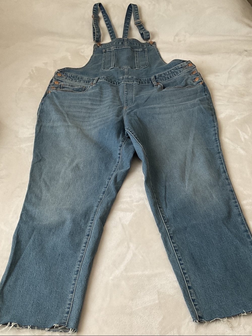 Universal Thread Women's Light Blue Denim Overalls